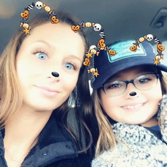 Meet your Posher, Elise - Picture 2 of 2